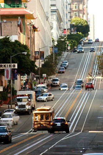 San Francisco - Tranvía sobre calle perjudicada
